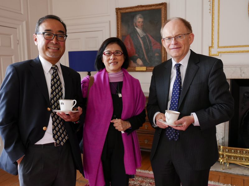 (From left) Mr David Mong, Chairman & Group CEO of Shun Hing Group, Ms Cheung Man Yee, Vice Chairman of Shun Hing Education and Charity Fund, Professor Richard Penty, Master of Sidney Sussex College, the University of Cambridge